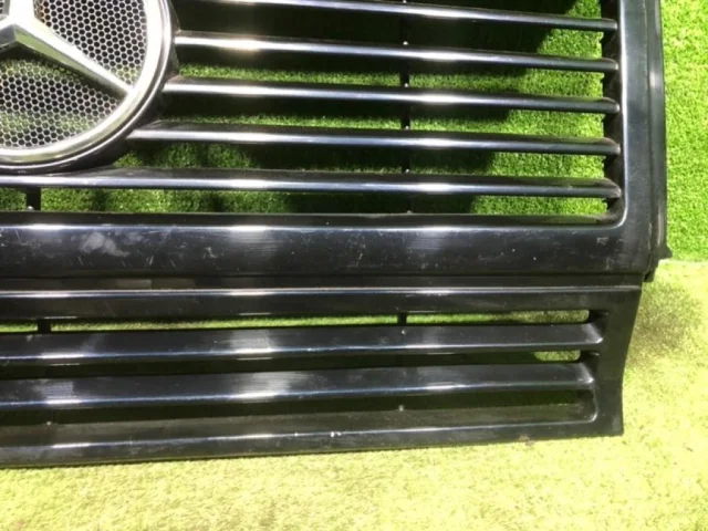 Решетка радиатора для Mercedes-Benz G class W463 1990-2012 на фотографиях