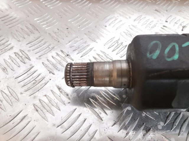 Привод передний левый для Volkswagen Passat (B6, Typ 3C) 2005-2010 на фотографиях