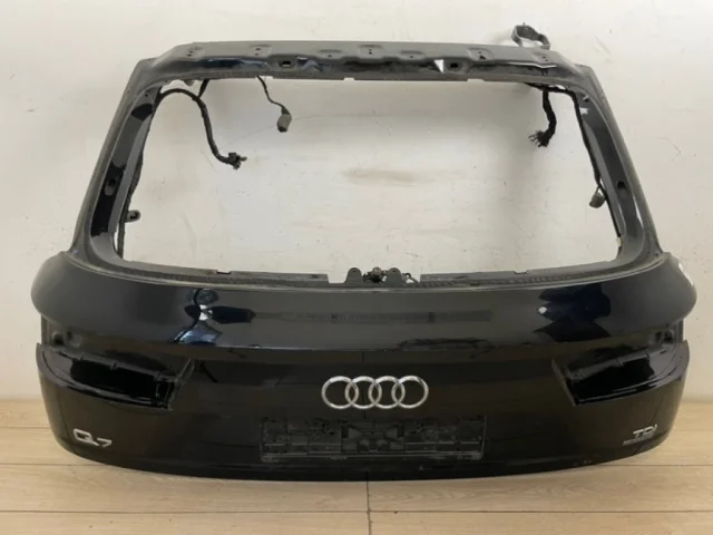 Крышка багажника для Audi Q7 4M 2015+ на фотографиях