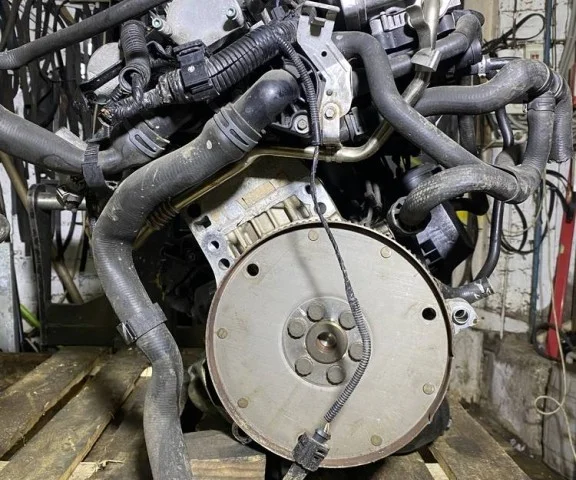 Двигатель без навесного для Volkswagen Polo IV Седан (9N2) 2003-2005 на фотографиях