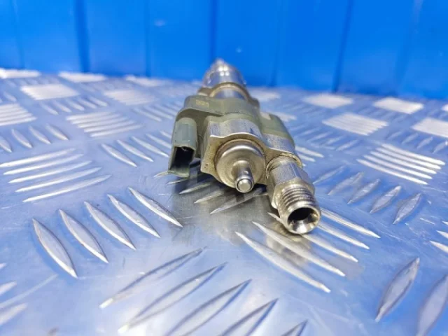 Форсунка топливная для BMW 3er Е90 2005-2011 на фотографиях