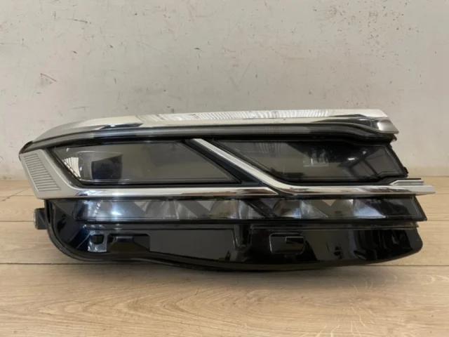 Фара ксенон левая для Volkswagen Touareg III (CR) 2018+ на фотографиях