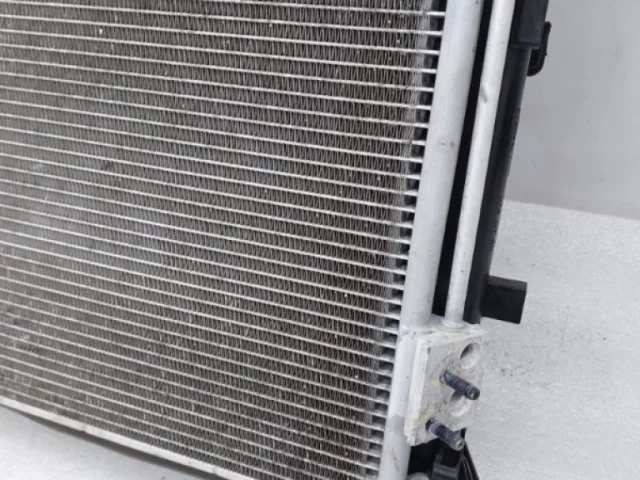 Кассета радиаторов для Hyundai Solaris 1 RB (2011-2013) на фотографиях