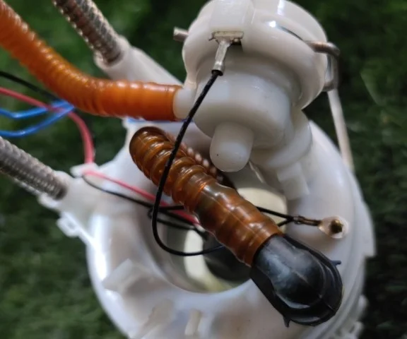 Топливный насос для BMW X3 F25 2010-2017 на фотографиях