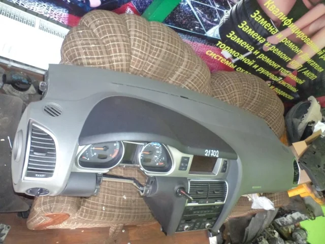 Приборная панель для Audi Q7 4L 2005-2015 на фотографиях