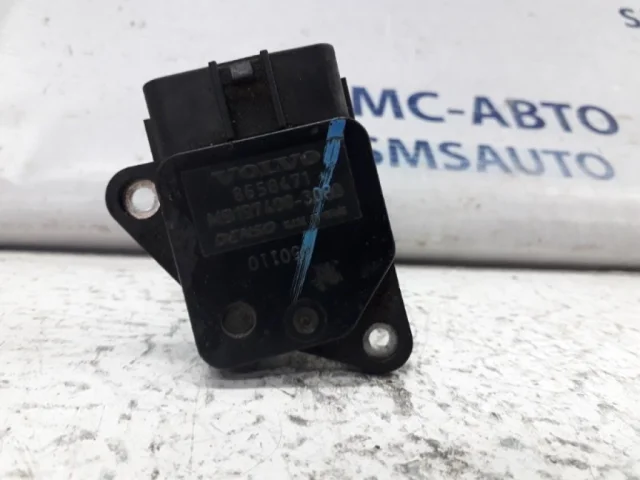 Датчик массового расхода воздуха для Volvo C30 MK 2006-2013 на фотографиях