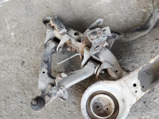 Задняя балка для Mitsubishi Pajero V90 5dr rest I 2011-2015 на фотографиях