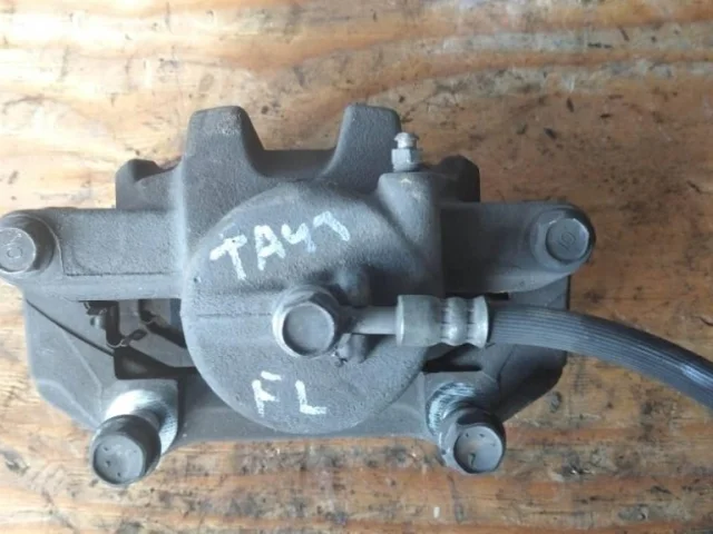 Тормозной цилиндр передний левый для Suzuki Grand Vitara 1998-2005 на фотографиях