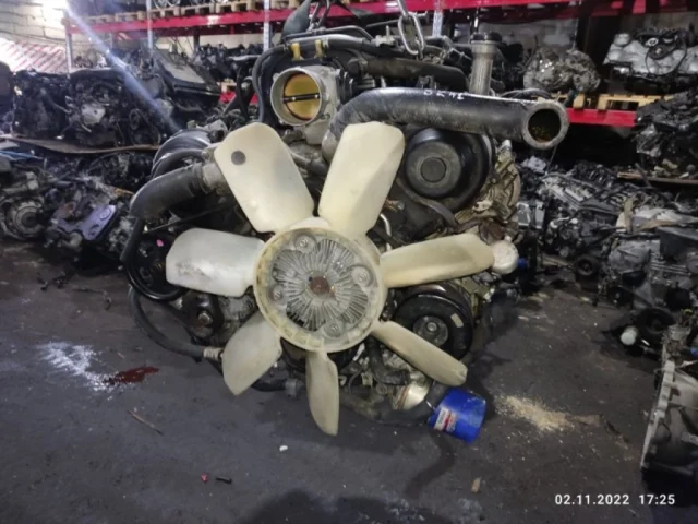 Двигатель для Toyota Land Cruiser 100 1998-2007 на фотографиях