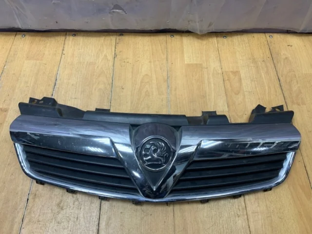 Решетка радиатора для Opel Zafira B 2005-2015 на фотографиях