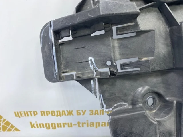 Кронштейн заднего бампера правый для BMW 5er G30 2016-2023 на фотографиях