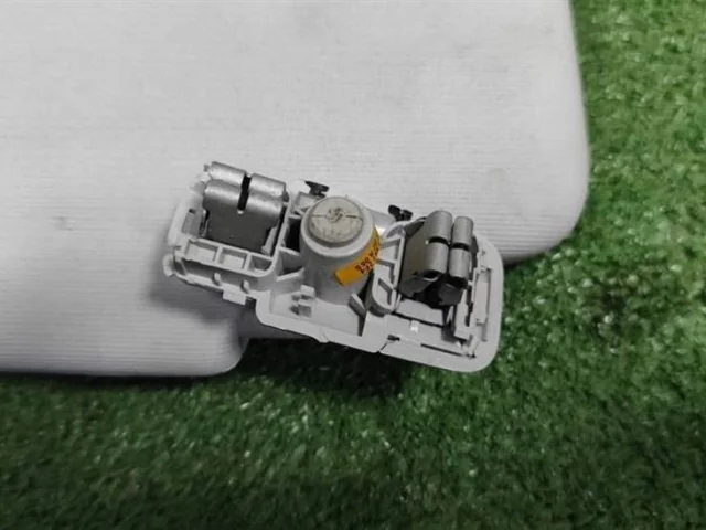 Козырек солнцезащитный левый для Skoda Rapid I NH3 2012-2017 на фотографиях