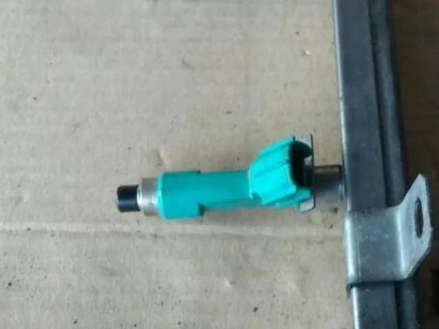 Форсунка топливная для Suzuki Grand Vitara 2005-2014 на фотографиях