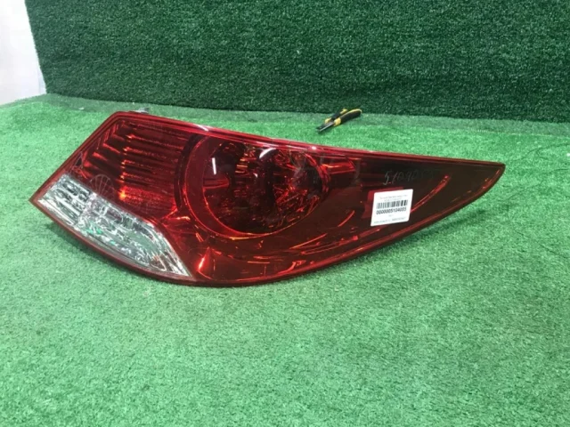 Фонарь правый для Hyundai Solaris 1 RB (2011-2013) на фотографиях