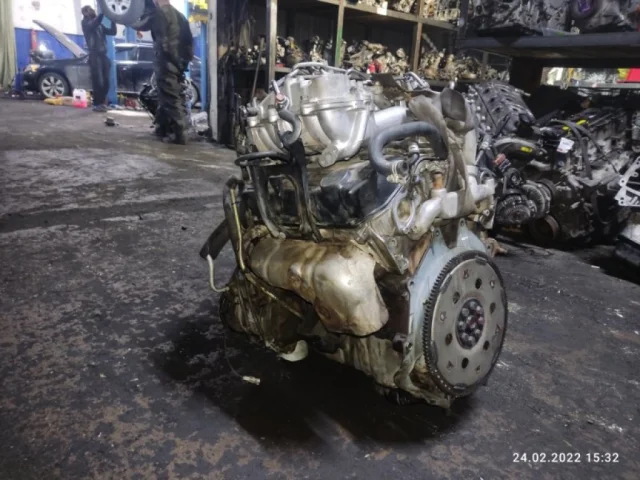 Двигатель без навесного для Mitsubishi Pajero V60 3dr 1999-2006 на фотографиях