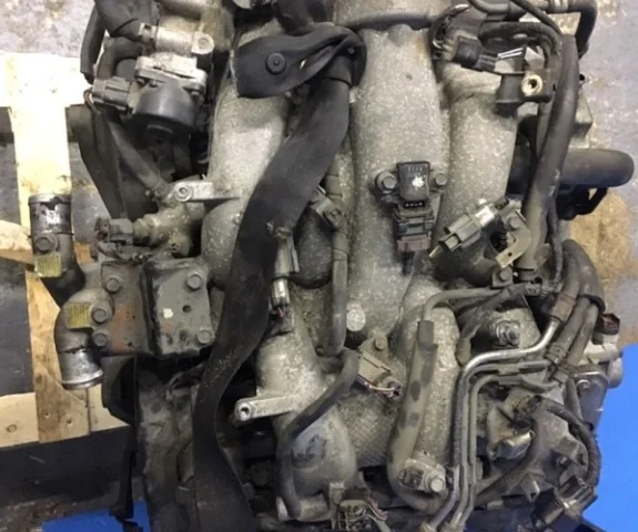 Двигатель без навесного для Mitsubishi Pajero V60 3dr 1999-2006 на фотографиях