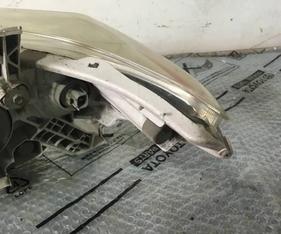 Фара правая для Toyota Highlander XU40 2007-2013 на фотографиях