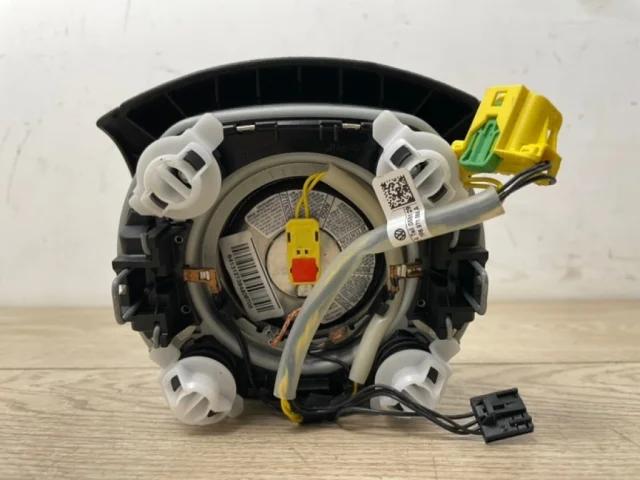 Подушка безопасности водителя для Volkswagen Touareg II (7P5) 2010-2014 на фотографиях