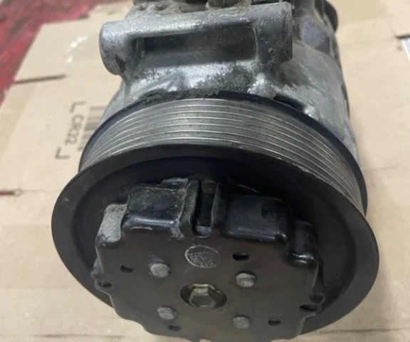 Компрессор кондиционера для Porsche Cayenne 958 2010-2014 на фотографиях