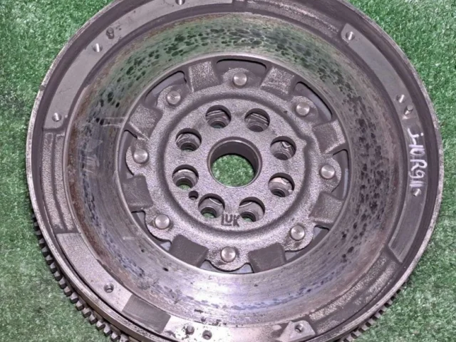 Маховик для Nissan X-Trail T32 RU 2015-2022 на фотографиях