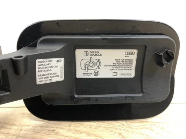 Лючок топливного бака для Audi Q7 4M 2015+ на фотографиях