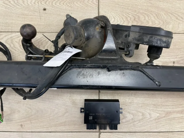 Фаркоп для Volkswagen Touareg II (7P5) 2010-2014 на фотографиях