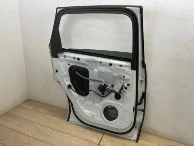 Дверь задняя левая для Audi Q7 4M 2015+ на фотографиях