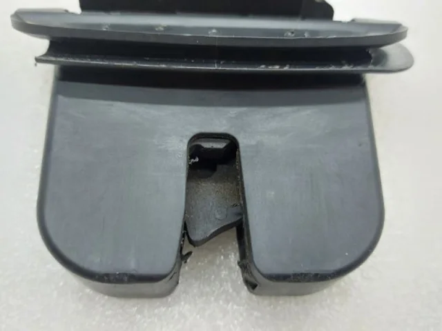 Замок багажника для Audi Q7 4L 2005-2015 на фотографиях