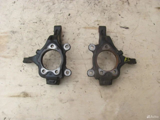 Кулак поворотный левый для Nissan Tiida C11 Хэтчбек 2007-2014 на фотографиях