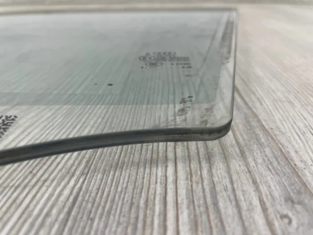 Стекло двери переднее левое для Audi Q7 4M 2015+ на фотографиях