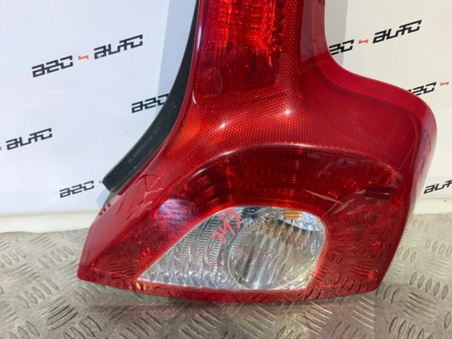 Фонарь правый для Volvo C30 MK 2006-2013 на фотографиях