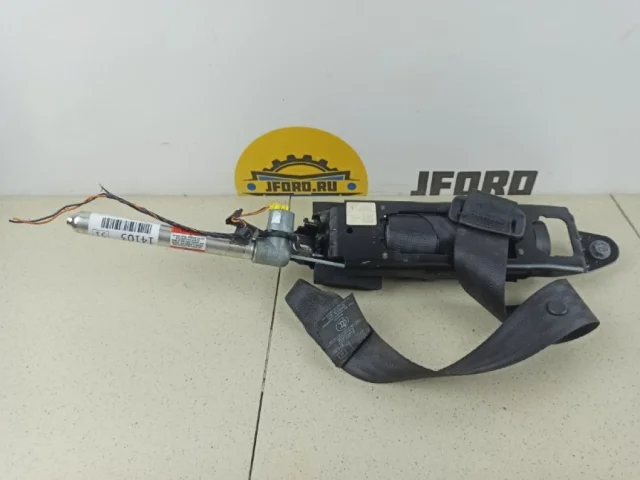 Ремень безопасности передний левый для Volvo C30 MK 2006-2013 на фотографиях