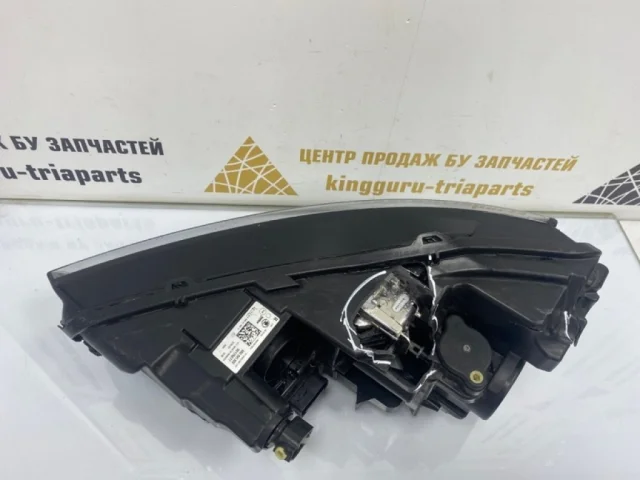 Фара ксенон левая для Skoda Rapid II 2020+ на фотографиях