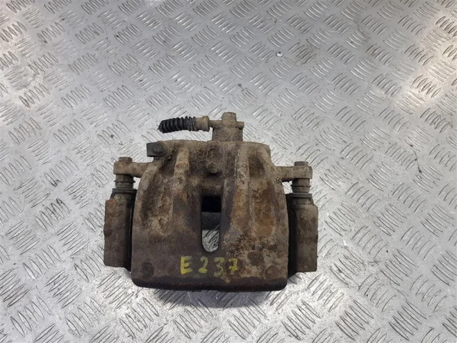 Суппорт передний левый для Land Rover Discovery L319 2004-2009 на фотографиях