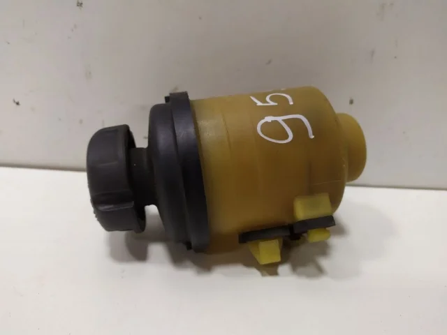 Бачок ГУР для Hyundai Solaris 1 рестайлинг 2014-2017 на фотографиях