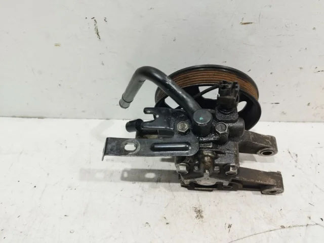 Насос ГУР для Hyundai Solaris 1 рестайлинг 2014-2017 на фотографиях