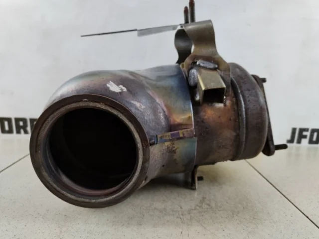 Катализатор для Volvo XC90 II L 2014-2019 на фотографиях