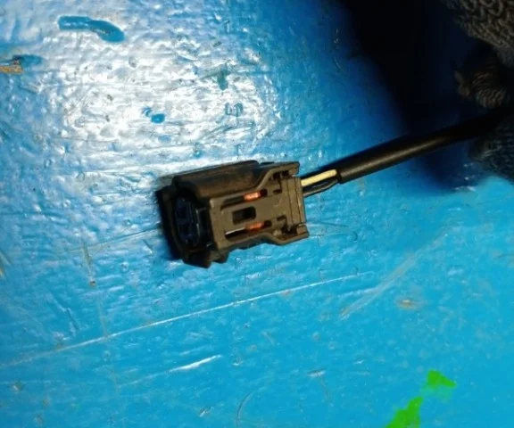 Датчик ABS передний правый для Toyota RAV4 XA30 2005-2012 на фотографиях