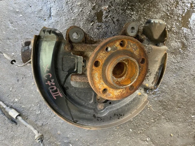 Ступичный подшипник передний для Volvo XC70 BZ 2007-2016 на фотографиях