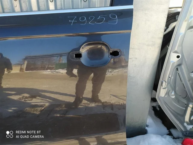 Уплотнитель передней правой двери для Audi Q7 4L 2005-2015 на фотографиях