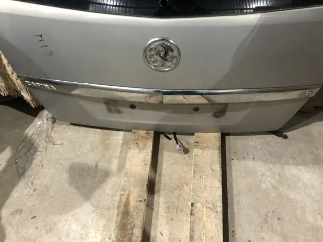 Молдинг крышки багажника для Opel Zafira B 2005-2015 на фотографиях