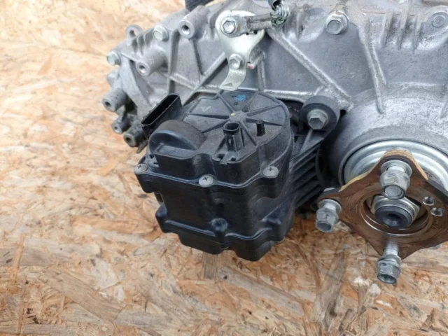 Раздатка для Lexus LX J200 2007-2015 на фотографиях