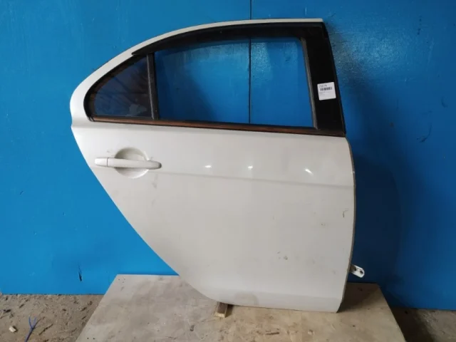 Дверь задняя правая для Mitsubishi Lancer 9 Седан CS 2003-2010 на фотографиях