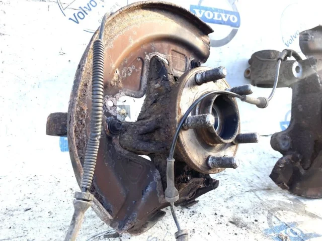 Кулак поворотный правый для Land Rover Range Rover Evoque L538 2011-2015 на фотографиях