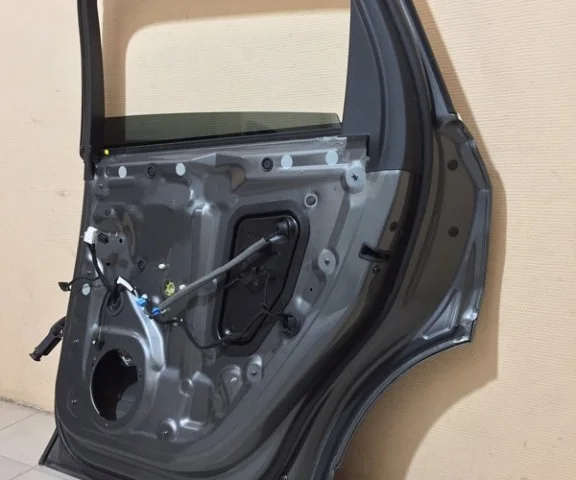 Дверь задняя правая для Audi Q7 4M 2015+ на фотографиях