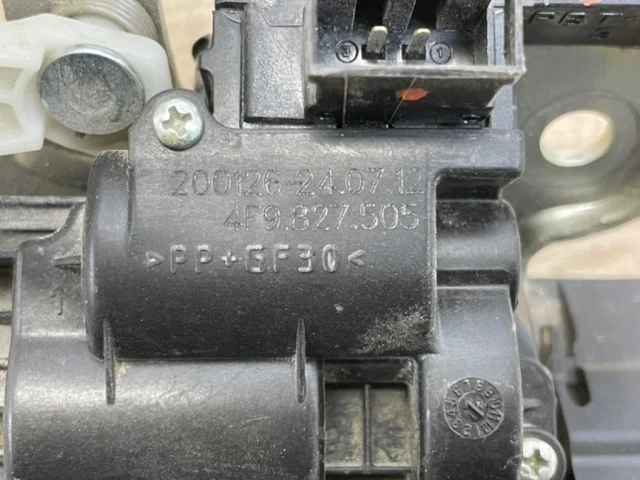 Замок багажника для Audi Q7 4L 2005-2015 на фотографиях