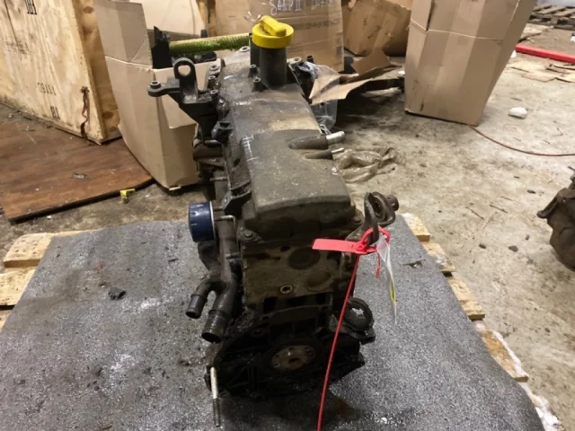 Двигатель без навесного для Renault Logan 2005-2015 (LS) на фотографиях