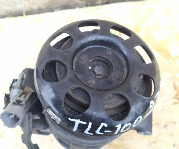 Компрессор кондиционера для Toyota Land Cruiser 100 1998-2007 на фотографиях