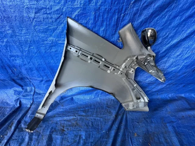 Крылья для Toyota Alphard H20 2008-2015 на фотографиях