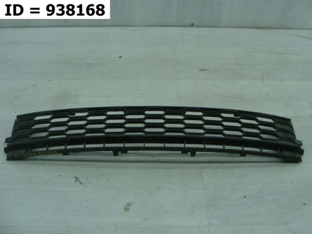 Решетка переднего бампера для Skoda Rapid I rest NH3 2017-2020 на фотографиях